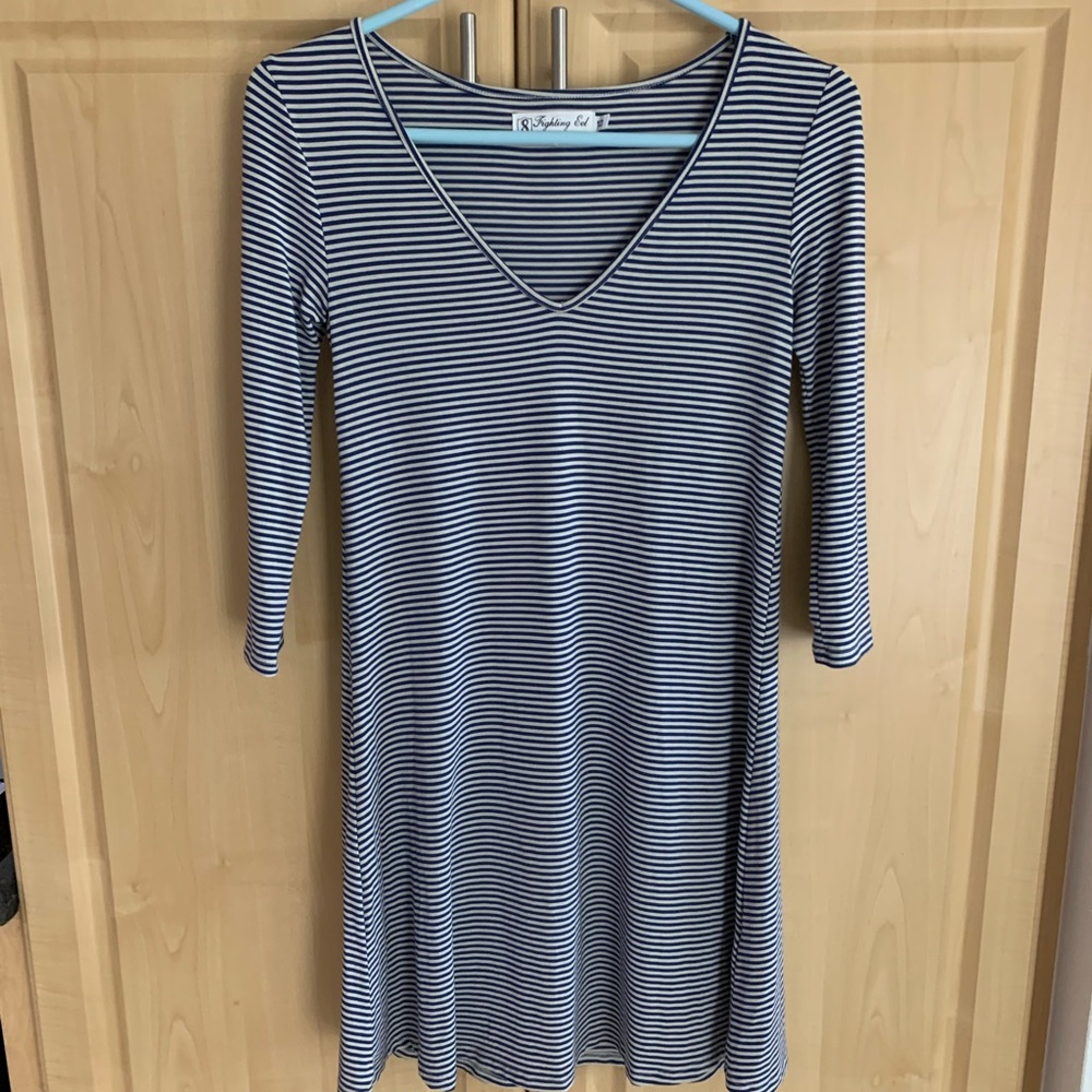 Fighting Eel 3/4 sleeve v-neck dress